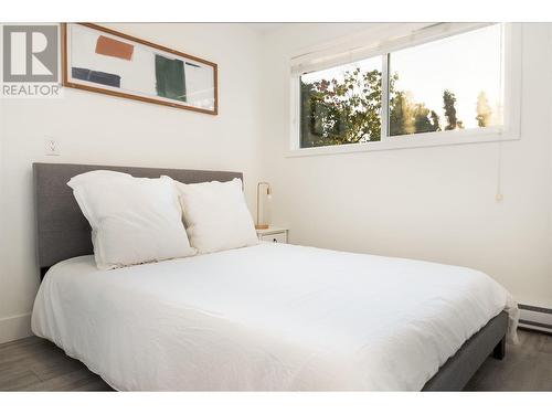 2009/2011 Richter Street, Kelowna, BC - Indoor Photo Showing Bedroom