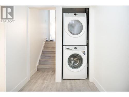 2009/2011 Richter Street, Kelowna, BC - Indoor Photo Showing Laundry Room