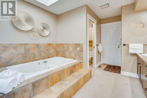 662 Southwind Drive, Kelowna, BC - Indoor Photo Showing Bathroom