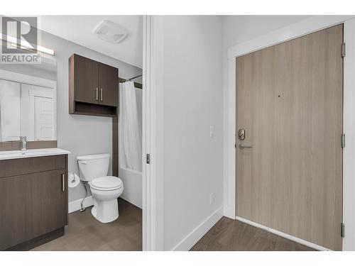 925 Leon Avenue Unit# 628, Kelowna, BC - Indoor Photo Showing Bathroom