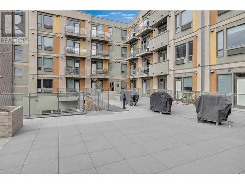 925 Leon Avenue Unit# 628, Kelowna, BC - Outdoor With Balcony With Facade