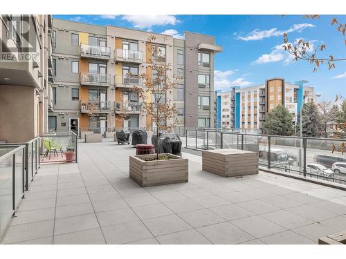 925 Leon Avenue Unit# 628, Kelowna, BC - Outdoor With Balcony With Facade