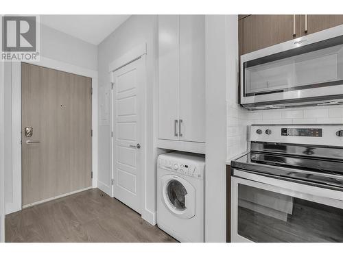 925 Leon Avenue Unit# 628, Kelowna, BC - Indoor Photo Showing Laundry Room