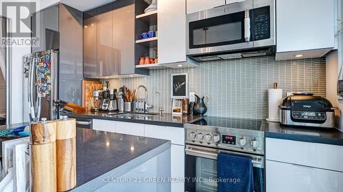 2811 - 33 Shore Breeze Drive, Toronto, ON - Indoor Photo Showing Kitchen