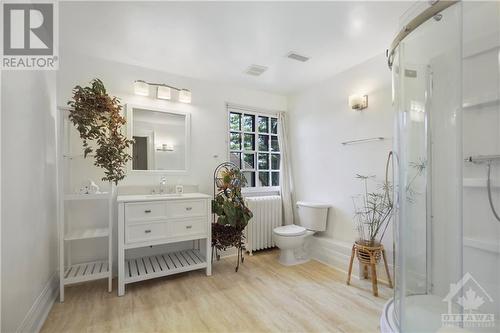 450 Laurier Avenue E, Ottawa, ON - Indoor Photo Showing Bathroom