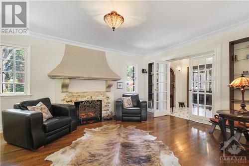 450 Laurier Avenue E, Ottawa, ON - Indoor Photo Showing Living Room With Fireplace