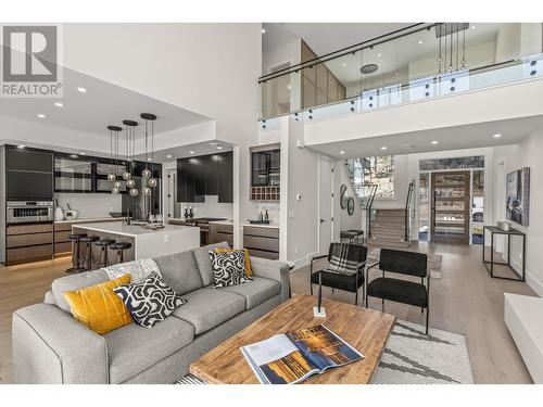 1579 Malbec Crescent, West Kelowna, BC - Indoor Photo Showing Living Room