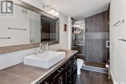 618 Cedar Avenue, Dalmeny, SK - Indoor Photo Showing Bathroom