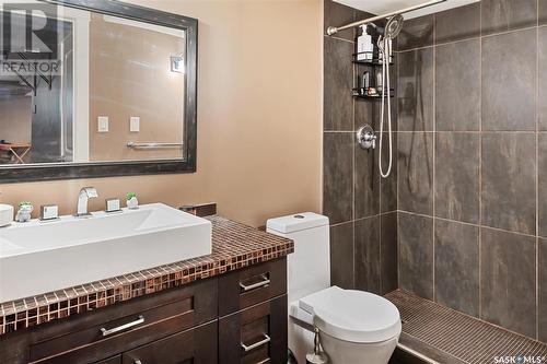 618 Cedar Avenue, Dalmeny, SK - Indoor Photo Showing Bathroom