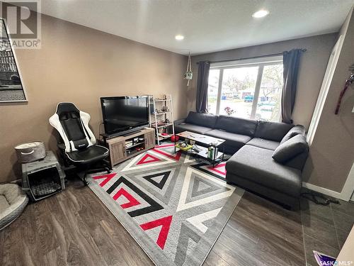 527 Alexandra Street, Weyburn, SK - Indoor Photo Showing Living Room