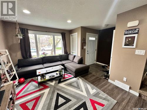 527 Alexandra Street, Weyburn, SK - Indoor Photo Showing Living Room