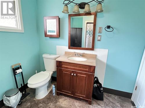 113 Claustre Avenue, Maple Creek, SK - Indoor Photo Showing Bathroom