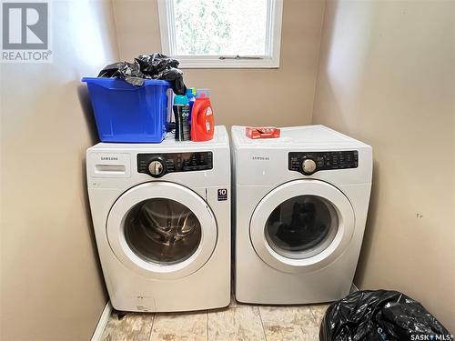 113 Claustre Avenue, Maple Creek, SK - Indoor Photo Showing Laundry Room