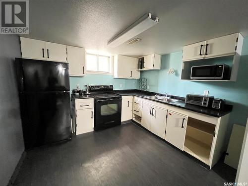 113 Claustre Avenue, Maple Creek, SK - Indoor Photo Showing Kitchen With Double Sink