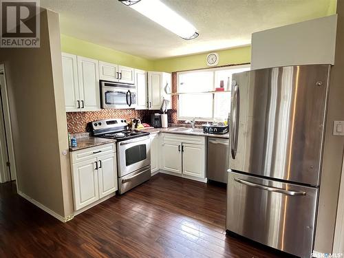 113 Claustre Avenue, Maple Creek, SK - Indoor Photo Showing Kitchen