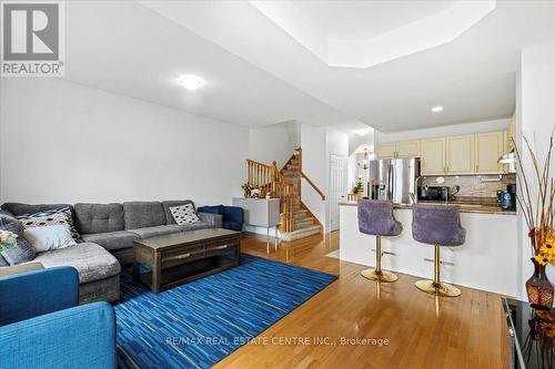 404 Dicenzo Drive, Hamilton, ON - Indoor Photo Showing Living Room