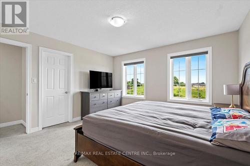 404 Dicenzo Drive, Hamilton, ON - Indoor Photo Showing Bedroom