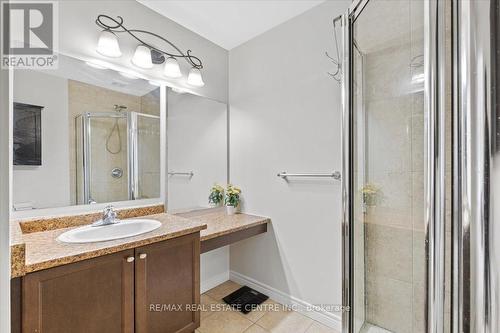 404 Dicenzo Drive, Hamilton, ON - Indoor Photo Showing Bathroom