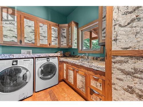 8580 Christian Valley Road, Westbridge, BC - Indoor Photo Showing Laundry Room