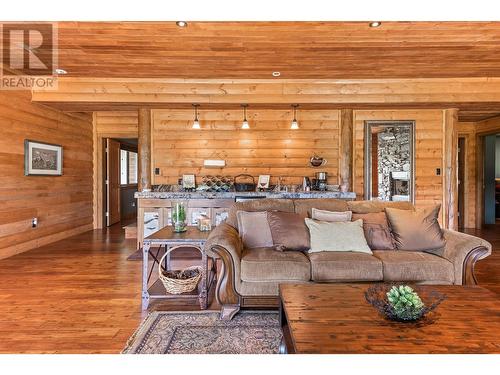 8580 Christian Valley Road, Westbridge, BC - Indoor Photo Showing Living Room