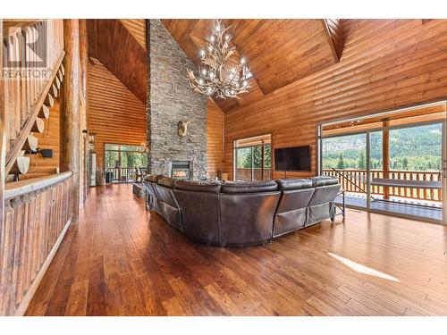 8580 Christian Valley Road, Westbridge, BC - Indoor With Fireplace