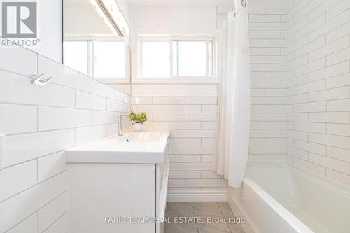 188 Napier Street, Barrie, ON - Indoor Photo Showing Bathroom