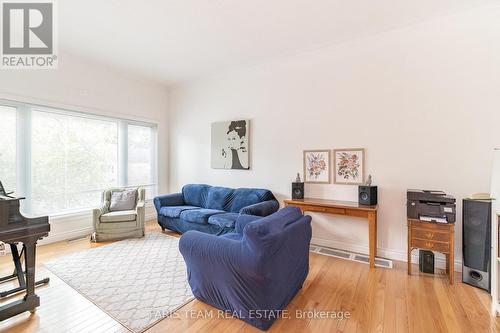 188 Napier Street, Barrie, ON - Indoor Photo Showing Living Room