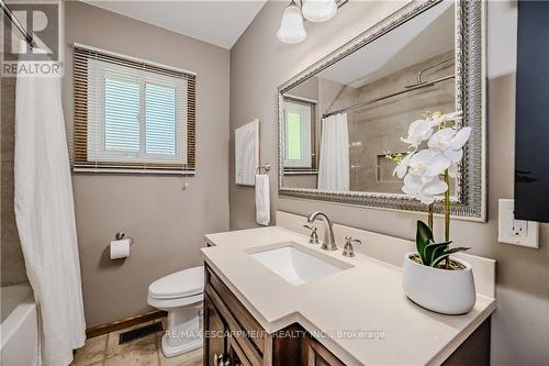 1246 Homewood Drive, Burlington, ON - Indoor Photo Showing Bathroom