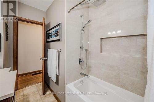 1246 Homewood Drive, Burlington, ON - Indoor Photo Showing Bathroom