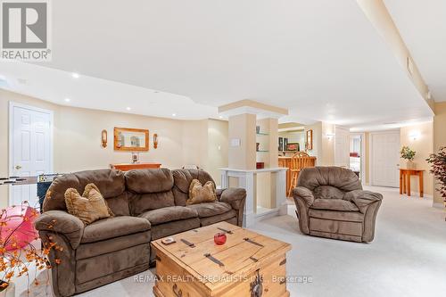 3394 Trelawny Circle, Mississauga, ON - Indoor Photo Showing Living Room