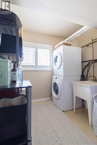 10 - 2340 Parkhaven Boulevard, Oakville, ON - Indoor Photo Showing Laundry Room