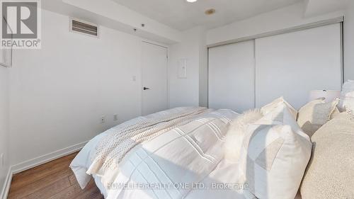 1605 - 1420 Dupont Street, Toronto W02, ON - Indoor Photo Showing Bedroom