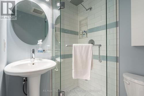 404 - 1940 Ironstone Drive, Burlington, ON - Indoor Photo Showing Bathroom
