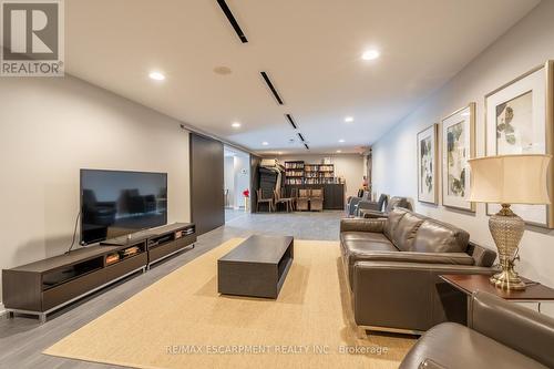 404 - 1940 Ironstone Drive, Burlington, ON - Indoor Photo Showing Living Room