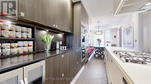 253 Roxton Road, Toronto C01, ON - Indoor Photo Showing Kitchen