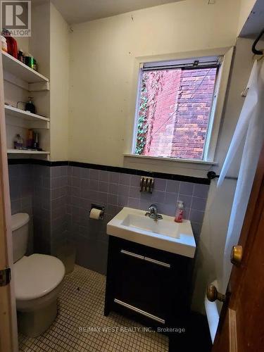 112 Crawford Street, Toronto, ON - Indoor Photo Showing Bathroom