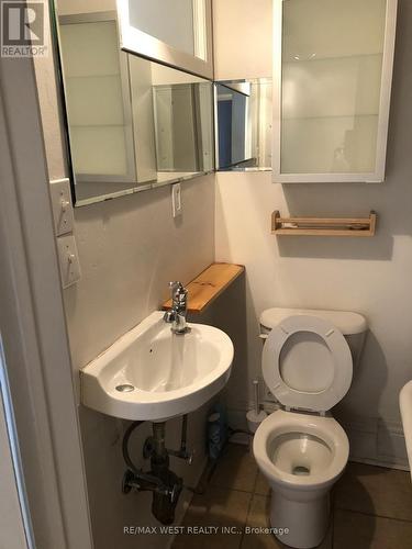 112 Crawford Street, Toronto, ON - Indoor Photo Showing Bathroom