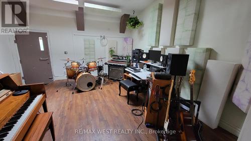 112 Crawford Street, Toronto, ON - Indoor Photo Showing Other Room