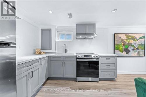 7178 Bendigo Circle, Mississauga, ON - Indoor Photo Showing Kitchen With Upgraded Kitchen