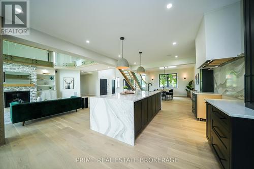 75836 London Rr 1 Road, Huron East (Brucefield), ON - Indoor Photo Showing Kitchen With Upgraded Kitchen