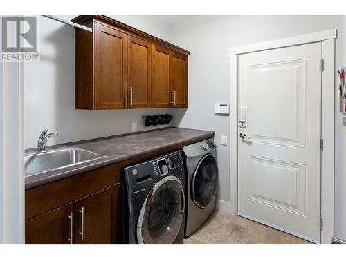 1029 Long Ridge Drive, Kelowna, BC - Indoor Photo Showing Laundry Room