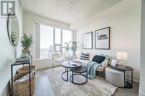 3908 - 10 York Street, Toronto, ON - Indoor Photo Showing Living Room