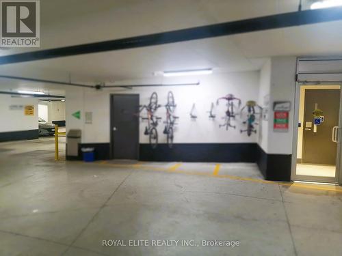3908 - 10 York Street, Toronto, ON - Indoor Photo Showing Garage