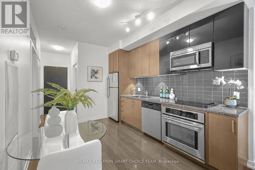 202 - 98 Lillian Street, Toronto C10, ON - Indoor Photo Showing Kitchen With Upgraded Kitchen
