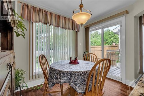 eating area - 10 Hodgson Court, Ottawa, ON 