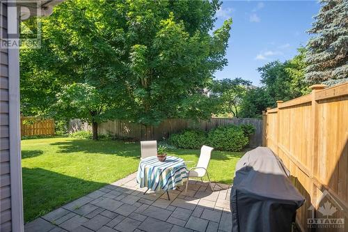 Plenty of space to relax or entertain family and friends - 10 Hodgson Court, Ottawa, ON 
