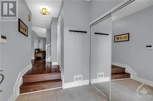 spacious foyer - 10 Hodgson Court, Ottawa, ON 