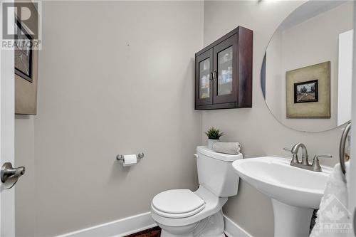 powder room - 10 Hodgson Court, Ottawa, ON 