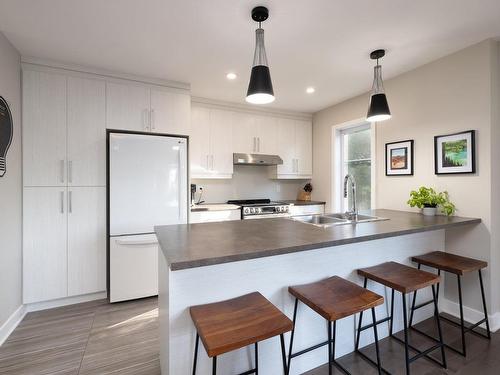 Cuisine - 34 Rue Omer-Lecompte, Coteau-Du-Lac, QC - Indoor Photo Showing Kitchen With Double Sink