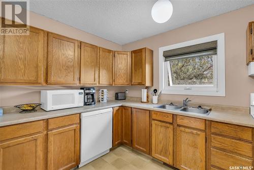 513 Reid Way, Saskatoon, SK - Indoor Photo Showing Kitchen With Double Sink